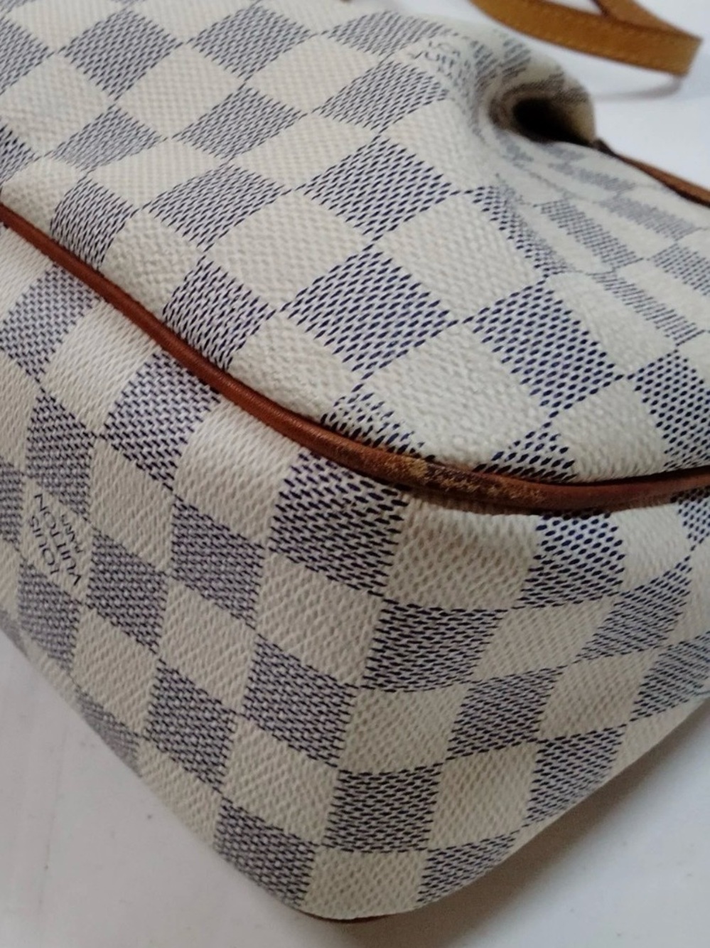 Louis Vuitton Siracusa PM White Azur Crossbody Bag - Picture 5 of 12